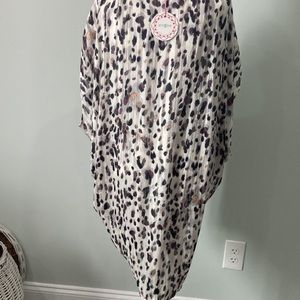 Umgee cocoon hem animal print kimono size m/l